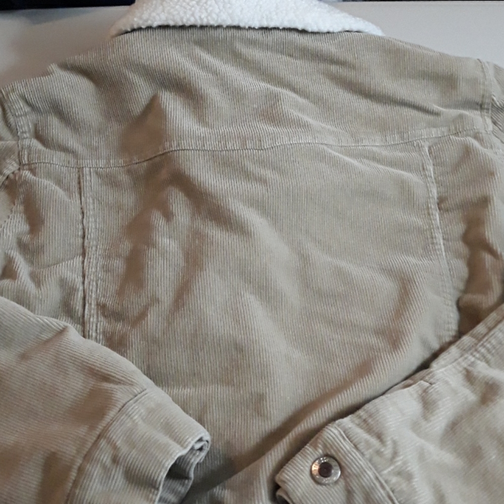 Girls large jacket - Picture 3 of 3